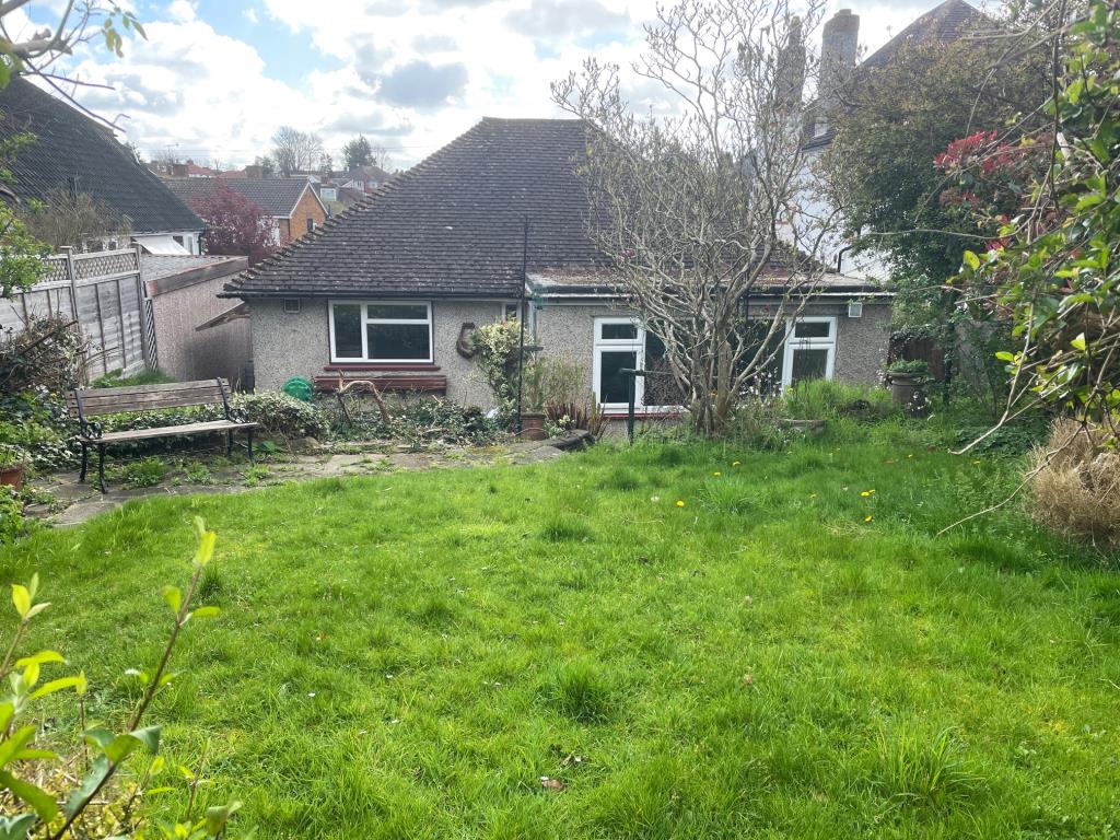 Lot: 30 - DETACHED BUNGALOW FOR IMPROVEMENT AND REPAIR - Rear view of bungalow and garden